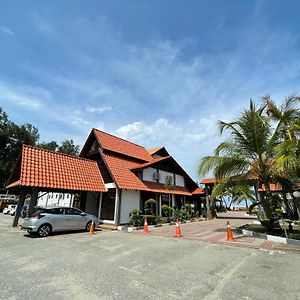 Dsh Batu Burok Beach Resort